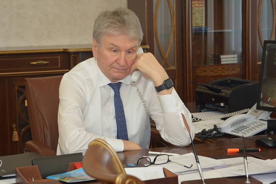 Спикер Воронежской гордумы провел прием граждан по телефону