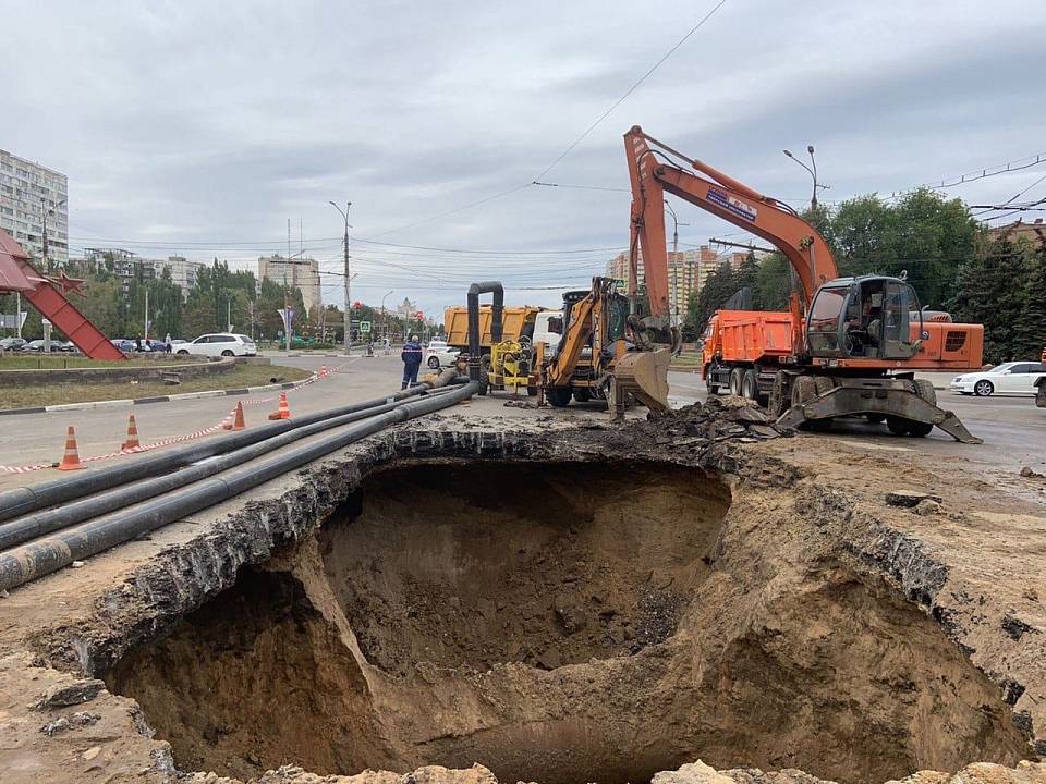 В Северном микрорайоне Воронежа продолжается ремонт канализационного коллектора 