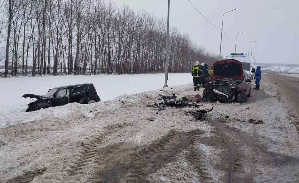Погиб малолетний пассажир в лобовом столкновении «Киа» и «Шевроле» в Воронежской области