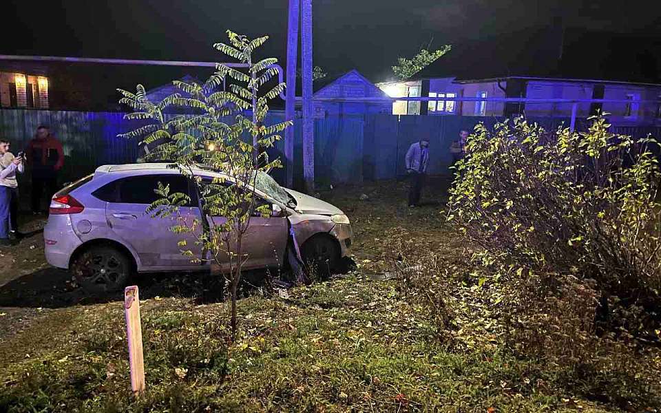 В бетонный столб врезалась 20-летняя автомобилистка из Липецка под Воронежем