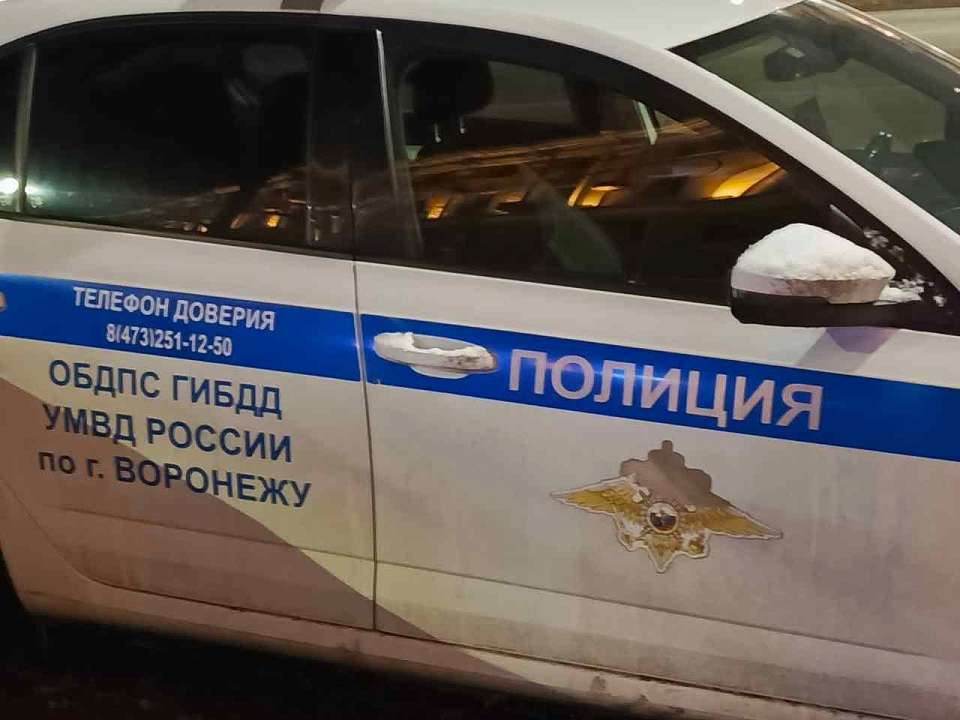 BMW снёс столб в центре Воронежа