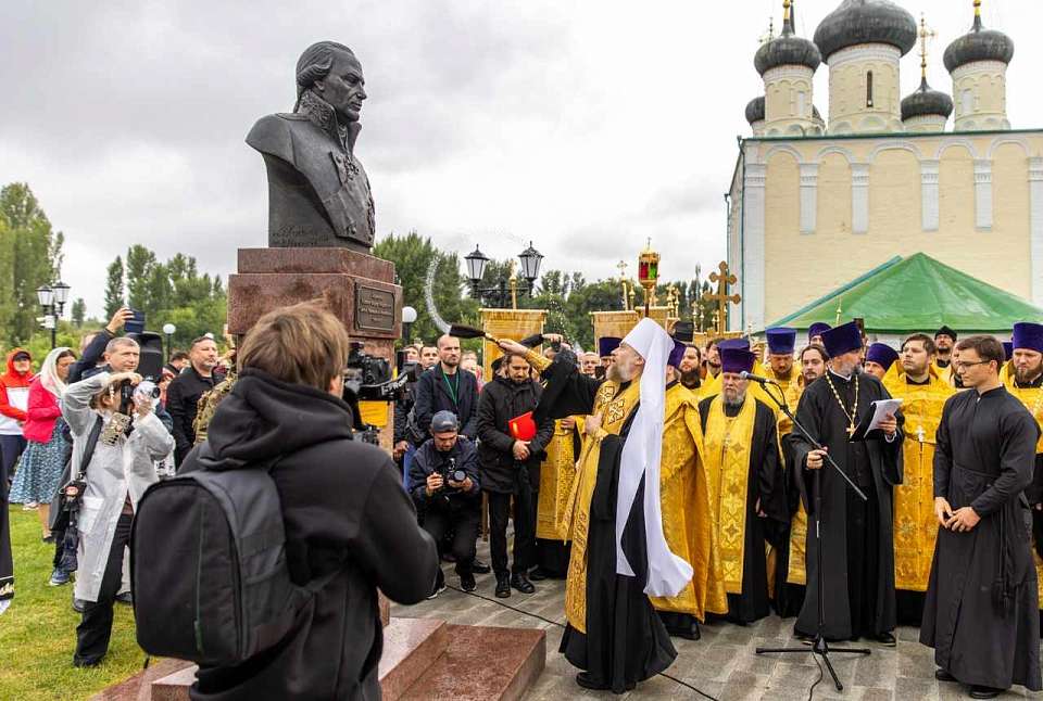 Бюст адмирала Фёдора Ушакова открыли в Воронеже
