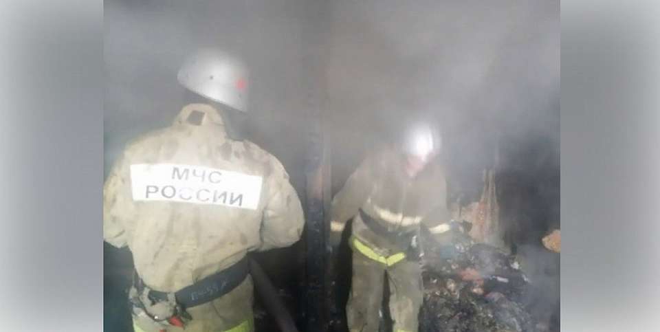20 спасателей тушили пожар в частном доме на левом берегу Воронежа 