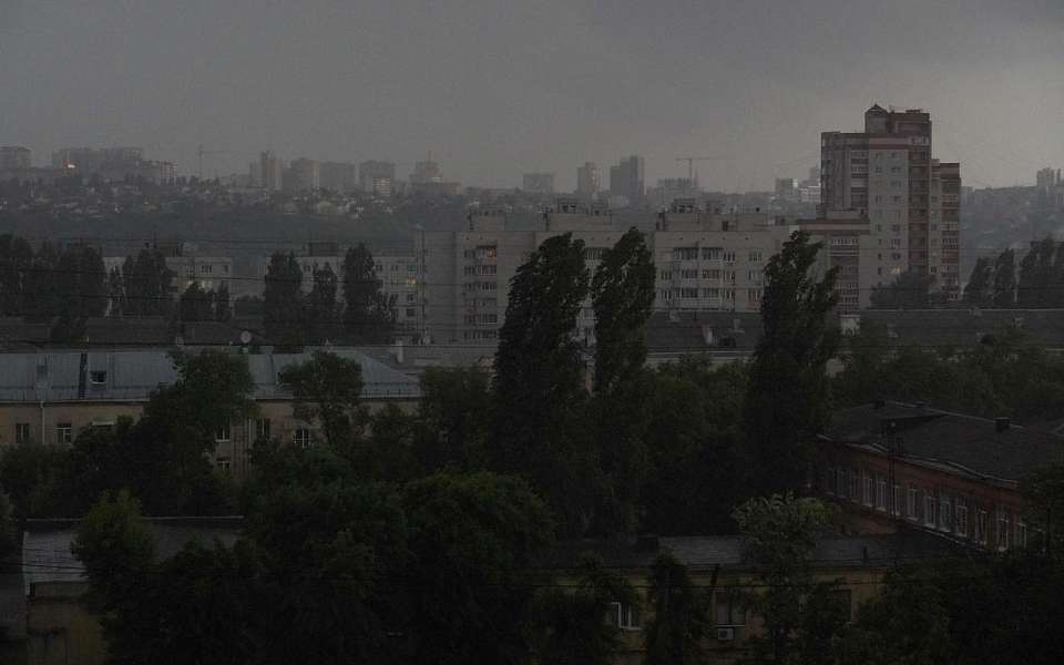 Штормовое предупреждение из-за шквального ветра объявили в Воронежской области