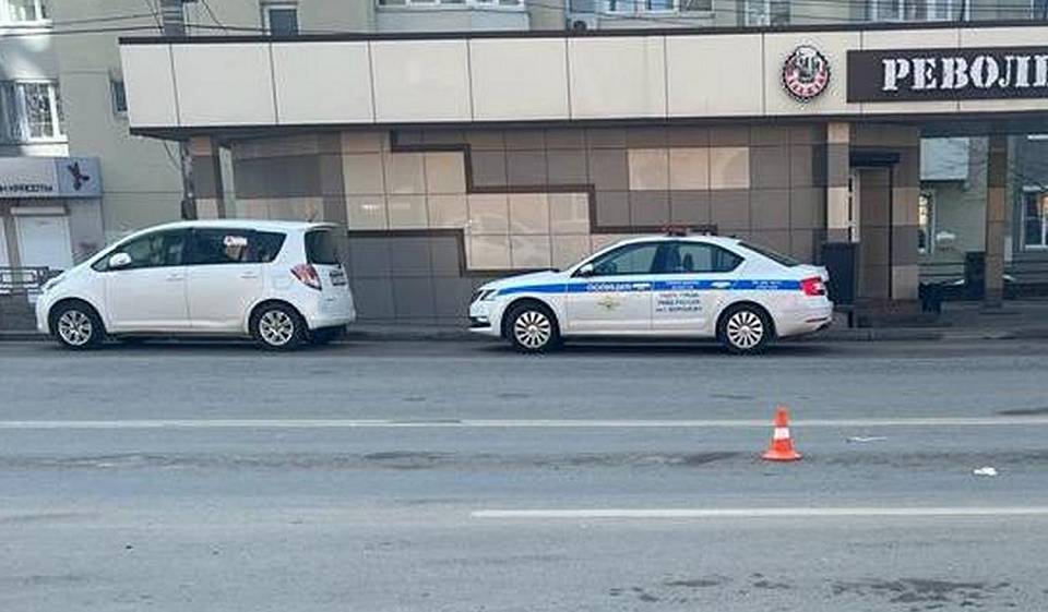 В Воронеже водитель КамАЗа насмерть сбил пожилую женщину и скрылся с места ДТП