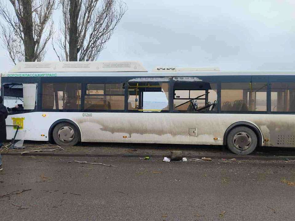 В ДТП на Чернавском мосту в Воронеже попал автобус с пассажирами