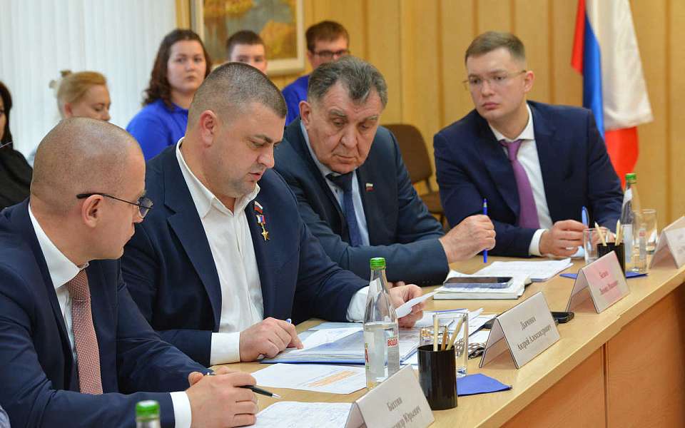 С семьями участников СВО провел встречу председатель Воронежской гордумы