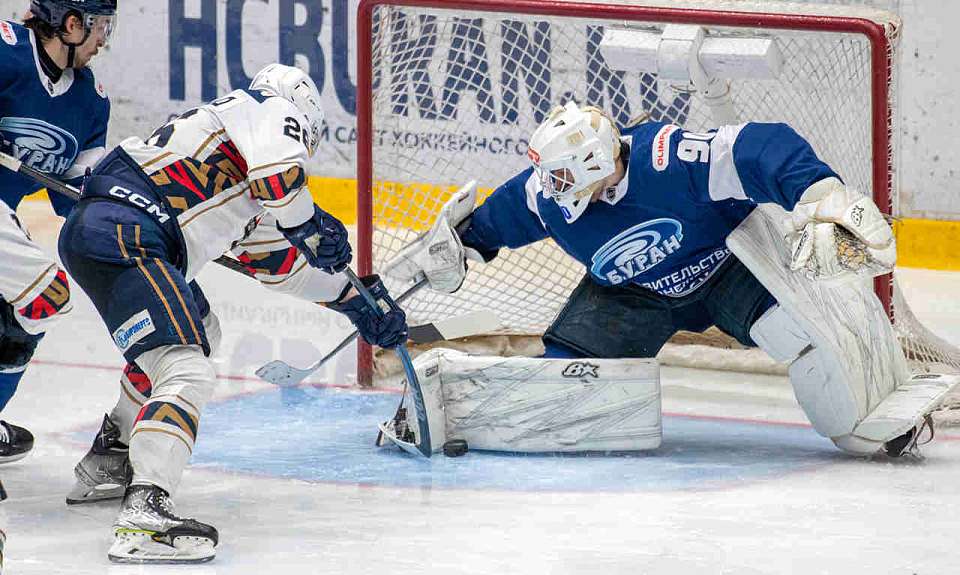 Хоккеисты «Бурана» победили в Воронеже после трёх поражений подряд