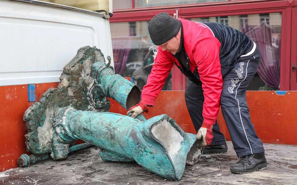 Петровские арт-объекты разобрали на ремонт в Воронеже