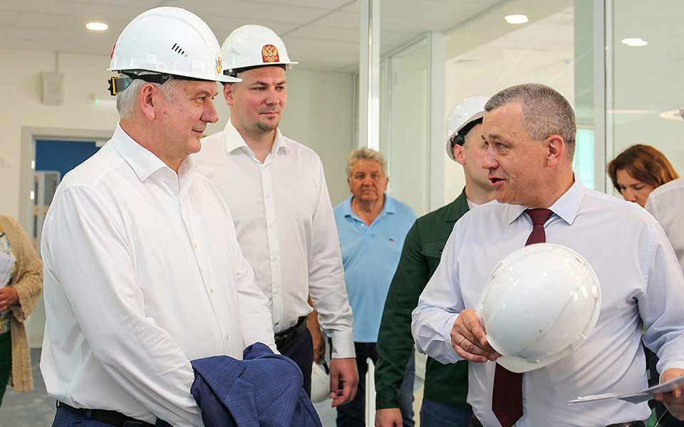 Губернатор Александр Гусев проинспектировал строительство мегашколы в Воронеже