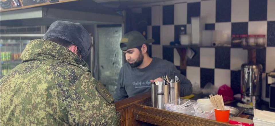 В ходе рейда по торговым объектам в Воронеже проверили 11 новых граждан РФ