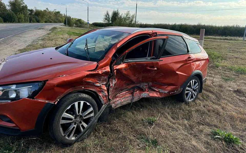 Два человека пострадали в ДТП на перекрестке под Воронежем