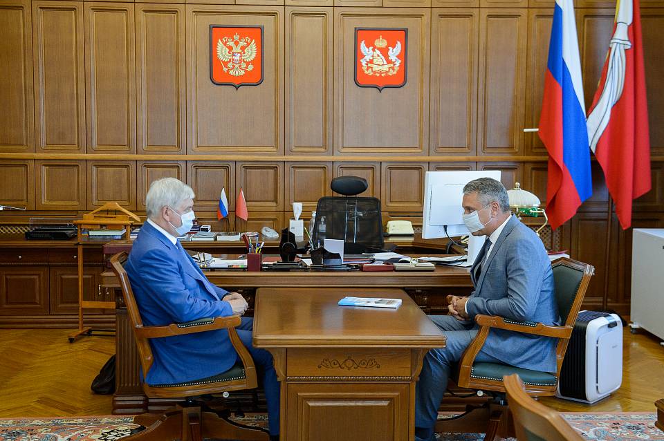 Вступивший в должность омбудсмена Сергей Канищев получил поздравления воронежского губернатора