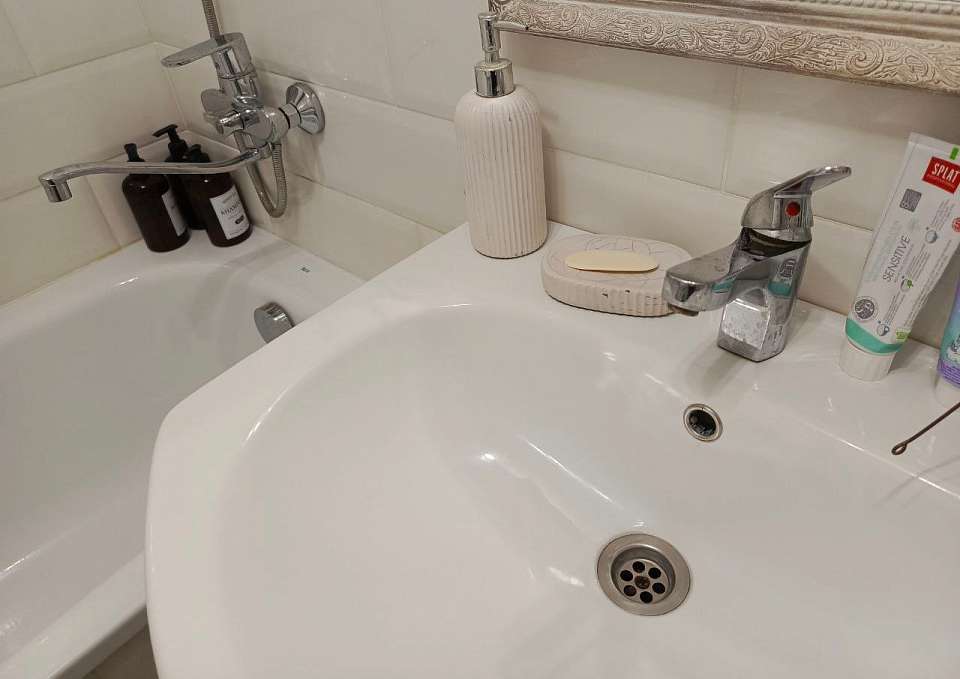 Без холодной воды остались несколько домов по улице Фрунзе в Воронеже