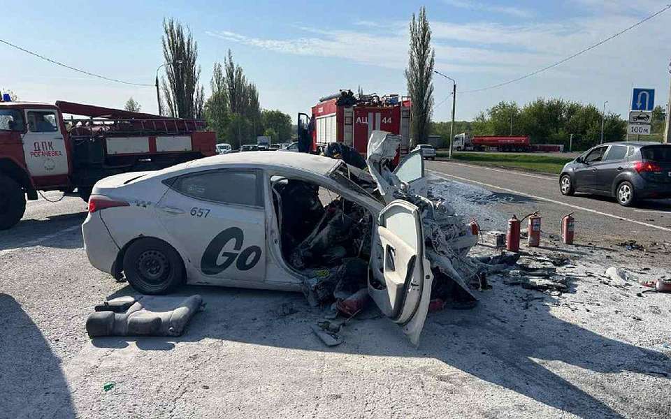 Погиб таксист и пострадали 2 пассажира в ДТП с фурой под Воронежем