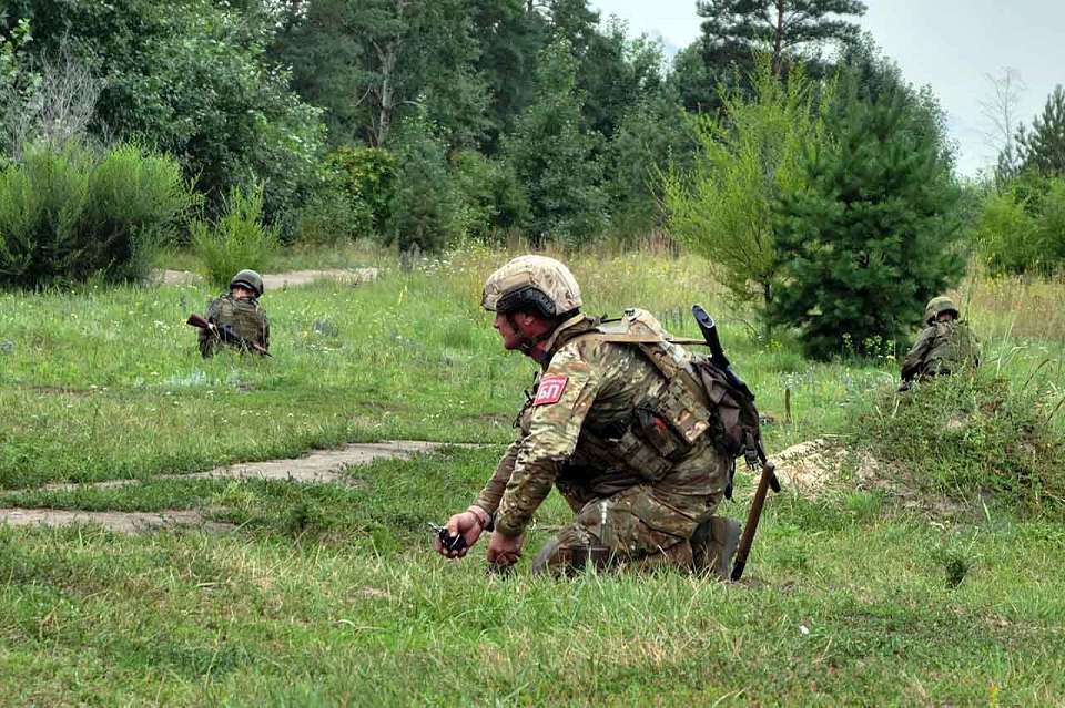 Тяжело в учении: как на воронежском полигоне вчерашние врачи и студенты становятся бойцами