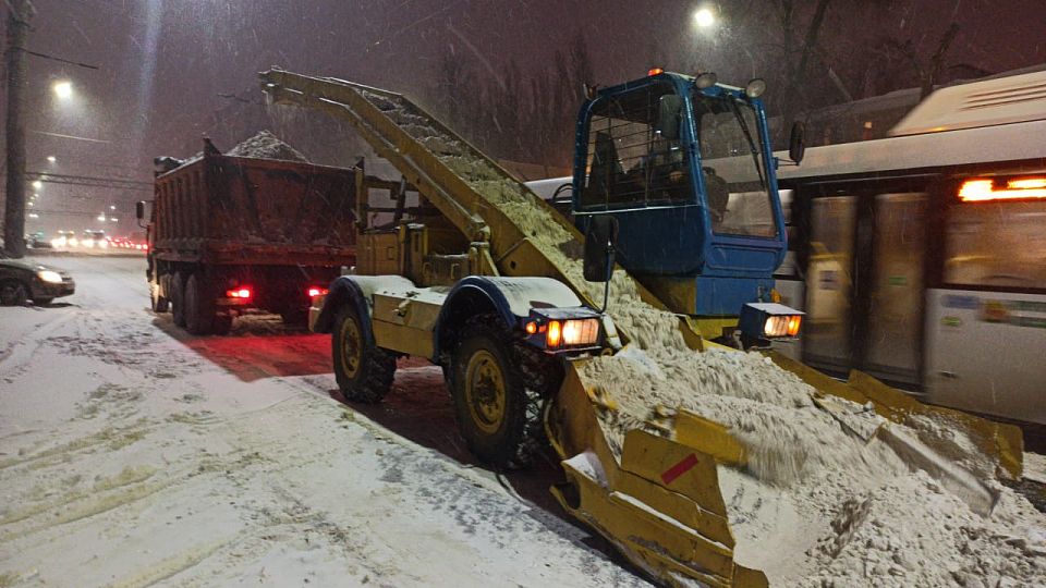 В мэрии Воронежа просят воздержаться от поездок на личных автомобилях 9 февраля из-за ожидаемого снежного покрова от 14 см