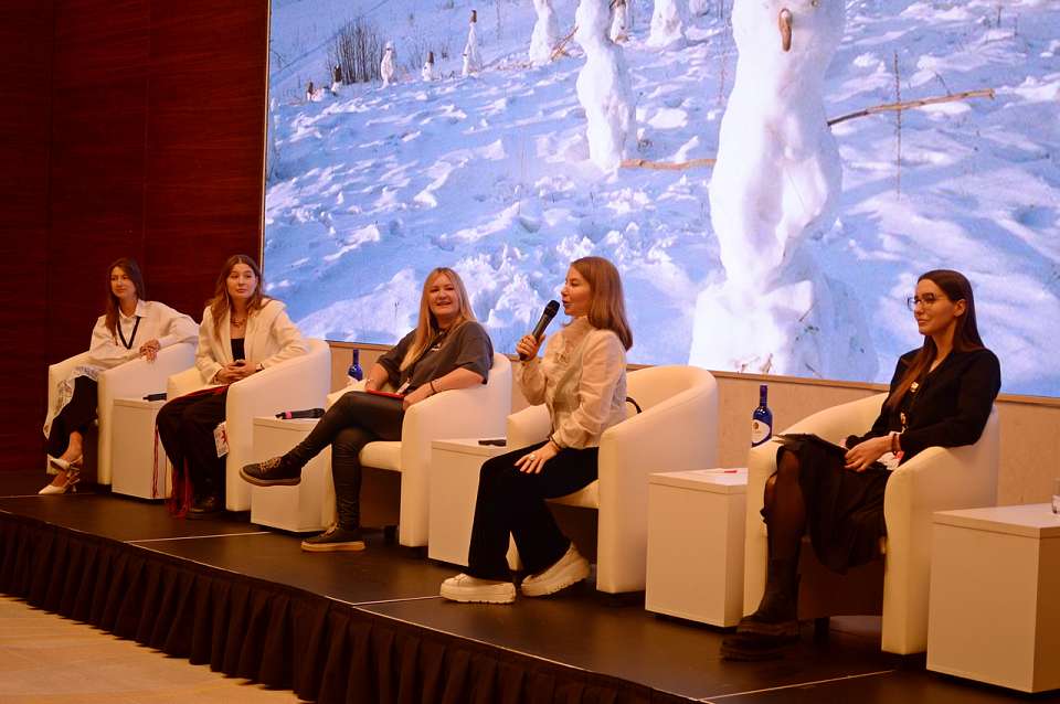 Возвращение к истокам. В Воронеже эксперты обсудили, как популяризировать русский стиль в бизнесе, моде и анимации 