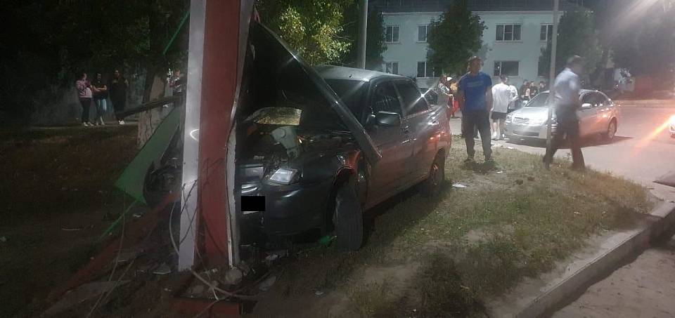 Пьяный водитель травмировал свою дочь в ДТП на заправке в Воронежской области