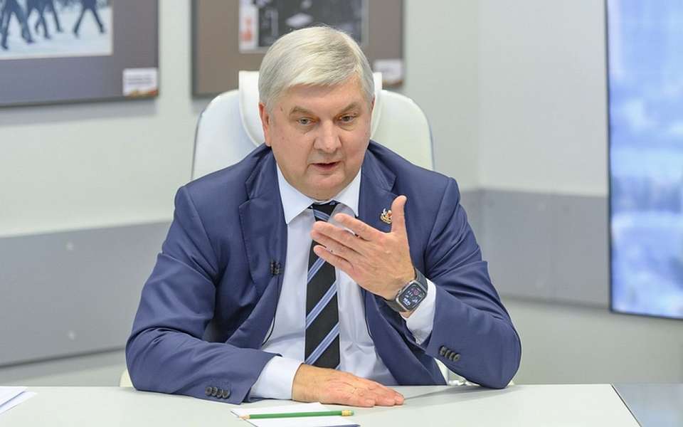 Полтора часа отвечал на вопросы жителей губернатор Воронежской области