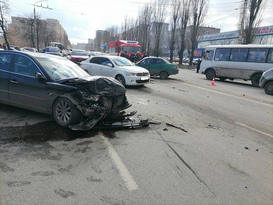 Появились подробности ДТП с участием 5 авто в Воронеже, 46-летней погибшей и ранеными