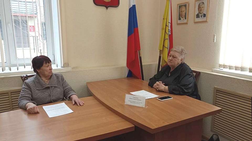 В Ленинском районе нотариус провела приём граждан 