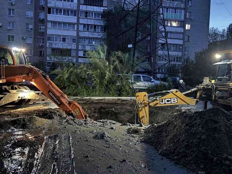 К замене поврежденного участка водовода приступили коммунальщики «РВК-Воронеж»