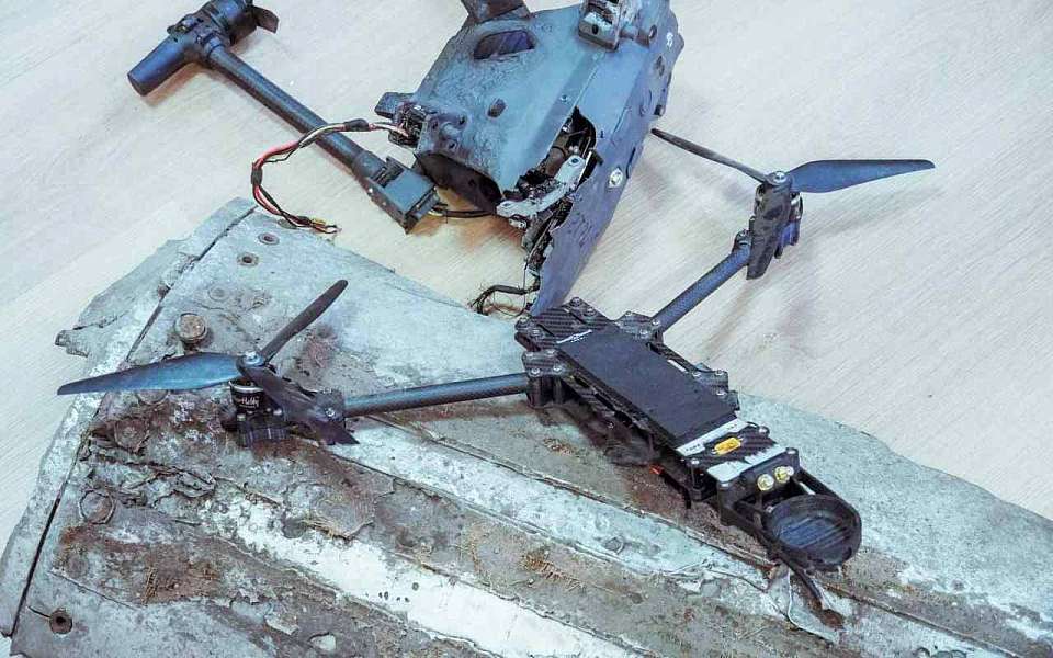 БПЛА повредили частный дом и автомобиль в Воронеже