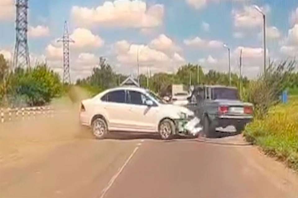 Дальнобойщик устроил стрельбу и попытался скрыться от полиции в Воронежской области