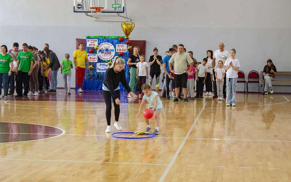 Многодетные семьи Воронежа сразились в эстафетах за спортивное «золото» 
