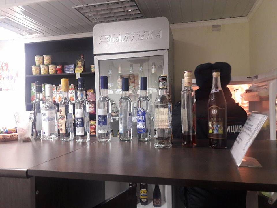              В Коминтерновском районе продолжается борьба с незаконной                          торговлей и оборотом алкоголя