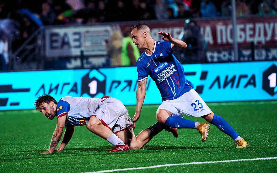 Футболисты «Факела» и «КамАЗа» выяснят отношения на воронежском поле