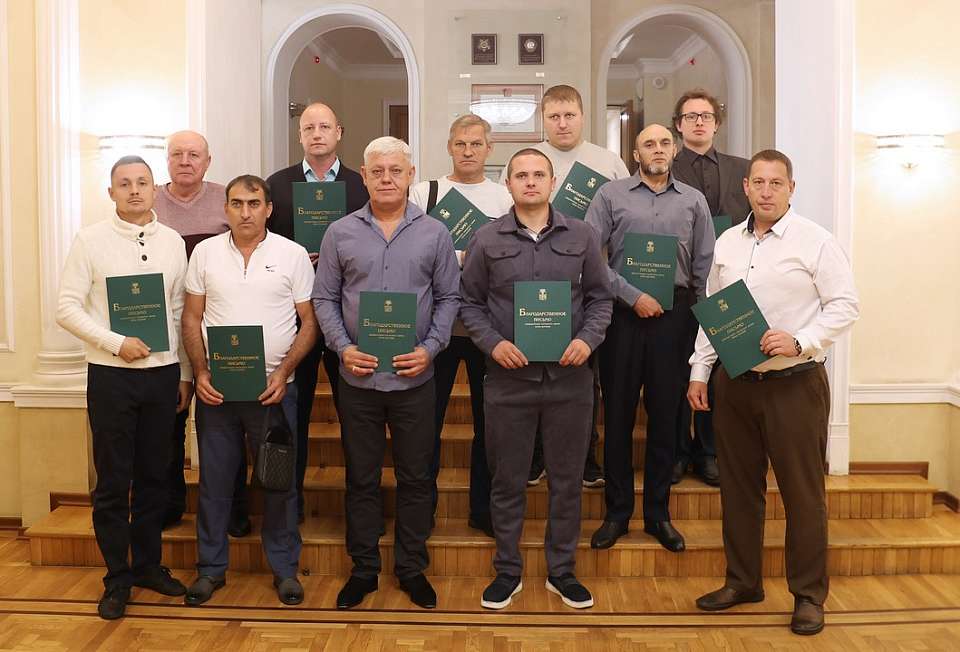 В Воронеже наградили сотрудников комбината благоустройства, помогавших в тушении пожара в Ленинском районе