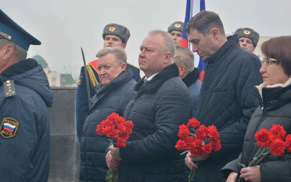 Церемония возложения венков к Вечному огню прошла в Воронеже