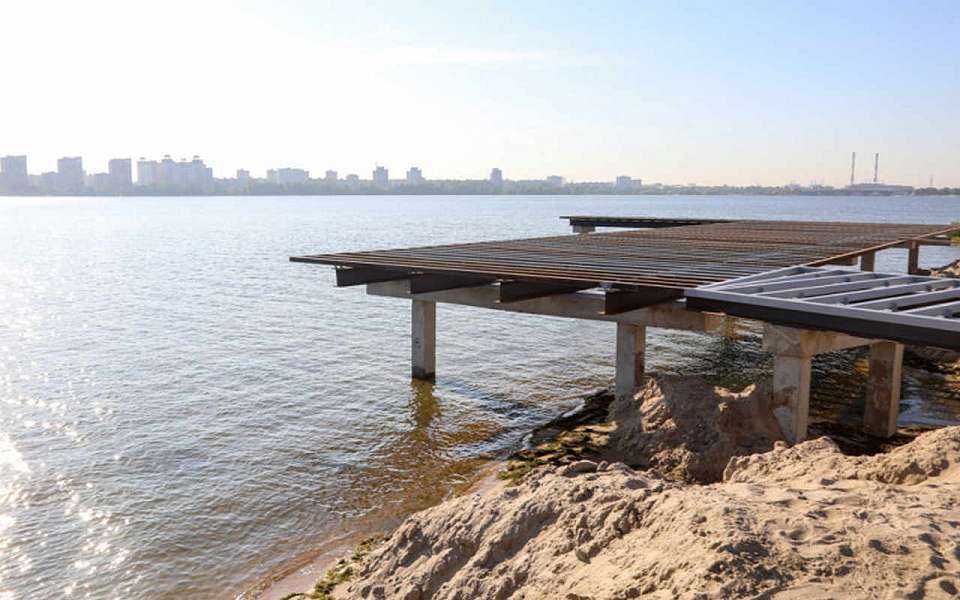 Демонтируют дефектные мосты на второй очереди Петровской набережной в Воронеже