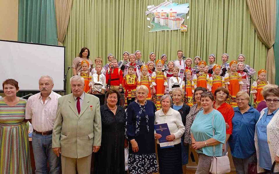 В управе Коминтерновского района с Днем пожилых людей поздравили активистов золотого поколения.