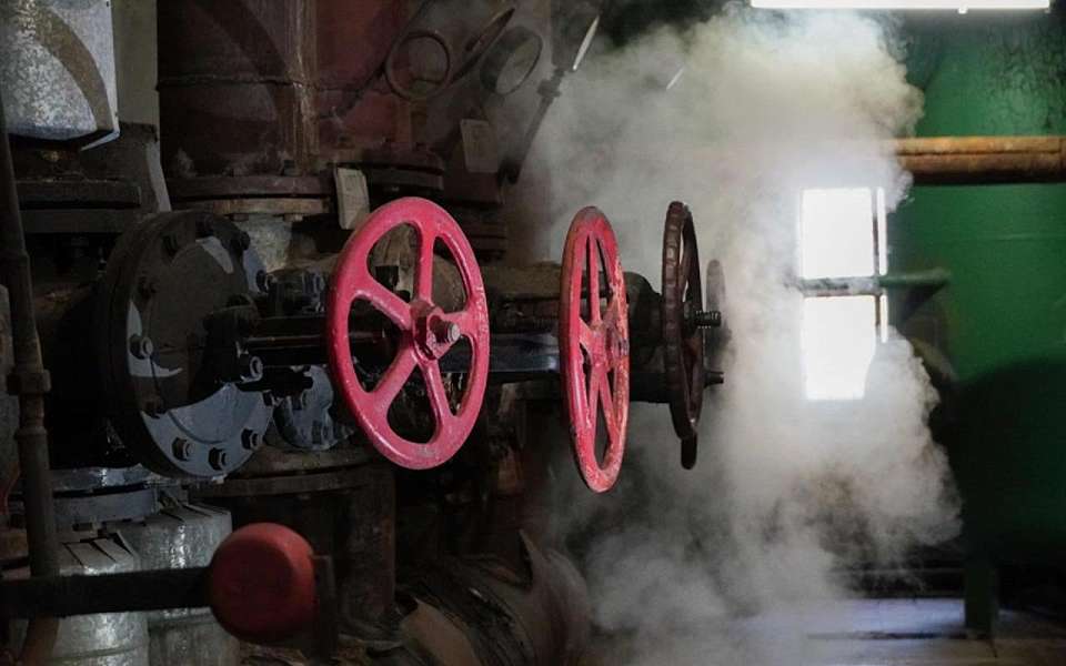 Без отопления и горячей воды оказались три улицы в Воронеже из-за аварии