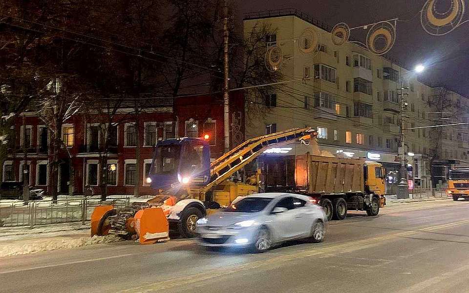 За день 6 тыс. кубометров снега вывезли с улиц Воронежа