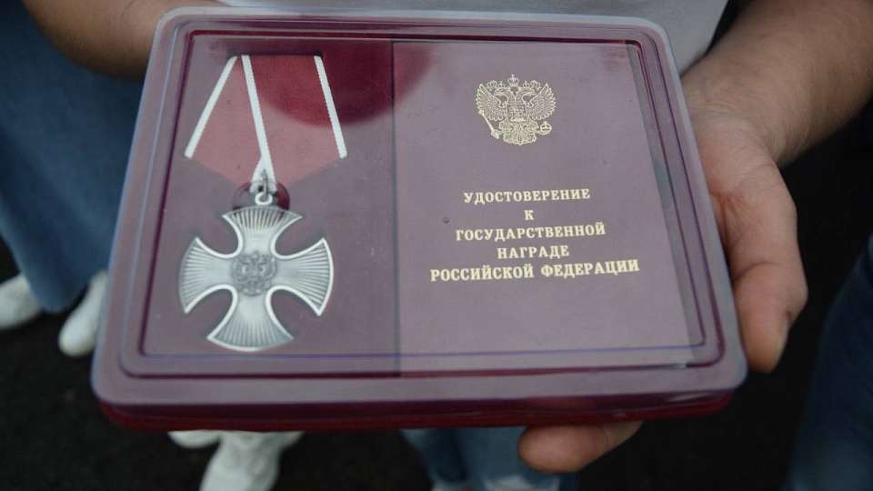 Награждённому посмертно орденом Мужества 24-летнему воронежцу установили мемориальную доску