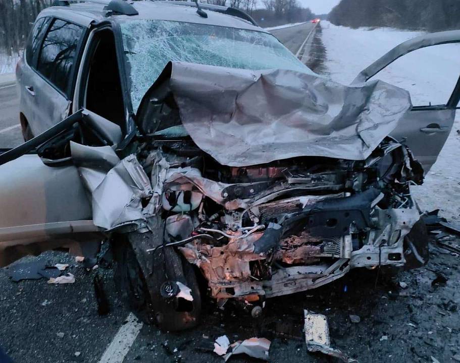 После ДТП на воронежской трассе одна автомобилистка погибла, вторая с 15-летним парнем – в больнице (ФОТО)