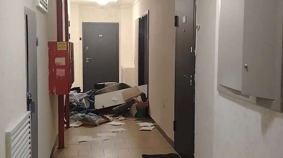 В полночь девушка разбудила соседей в воронежской многоэтажке «генеральной уборкой»