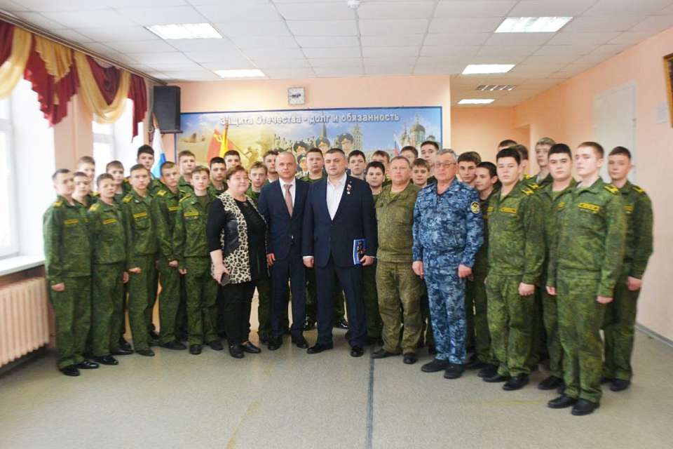 В Воронежской кадетской школе имени А.В.Суворова провели профориентационный урок «Карьерный час»