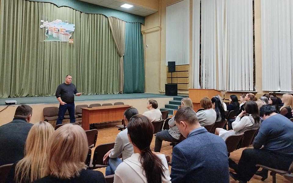 Сотрудникам управы Коминтерновского района рассказали о действиях в случае обнаружения БПЛА