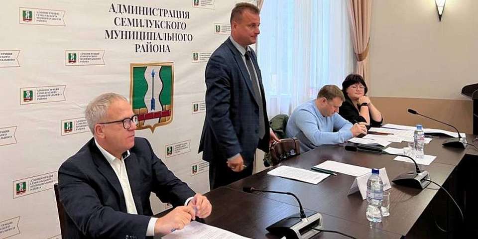 Главой Семилукского района Воронежской области избрали главврача Алексея Акульшина