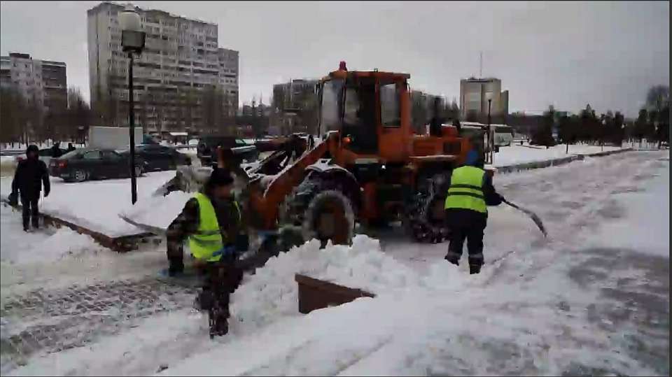 Днём на уборку улиц Воронежа от снега выходило 177 единиц спецтехники