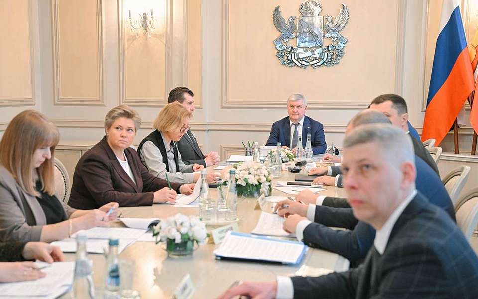 Стоянку для туристических автобусов обустроят у Петровской набережной в Воронеже