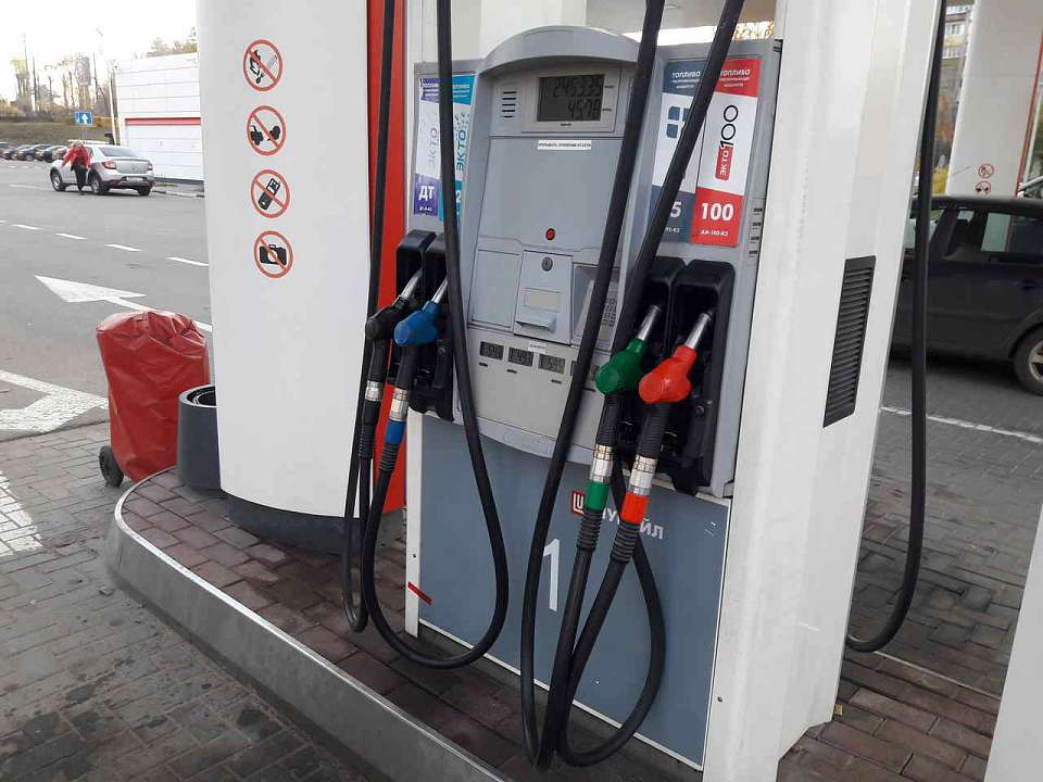 Принимаются меры по удержанию цен на топливо в Воронежской области