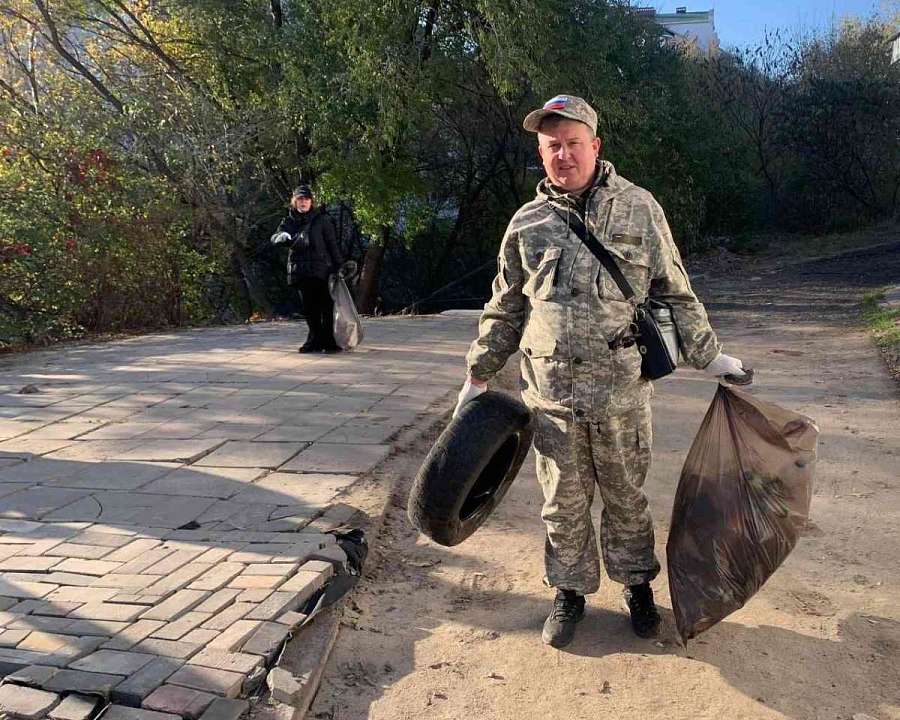 В Центральном районе состоялся завершающий месячник благоустройства субботник