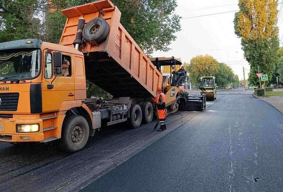 В Воронеже продолжают проводить замену покрытия на городских магистралях