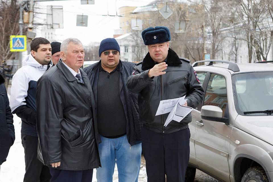 В рамках партпроекта «Безопасные дороги» в Воронеже провели мониторинг аварийно-опасных участков дорог